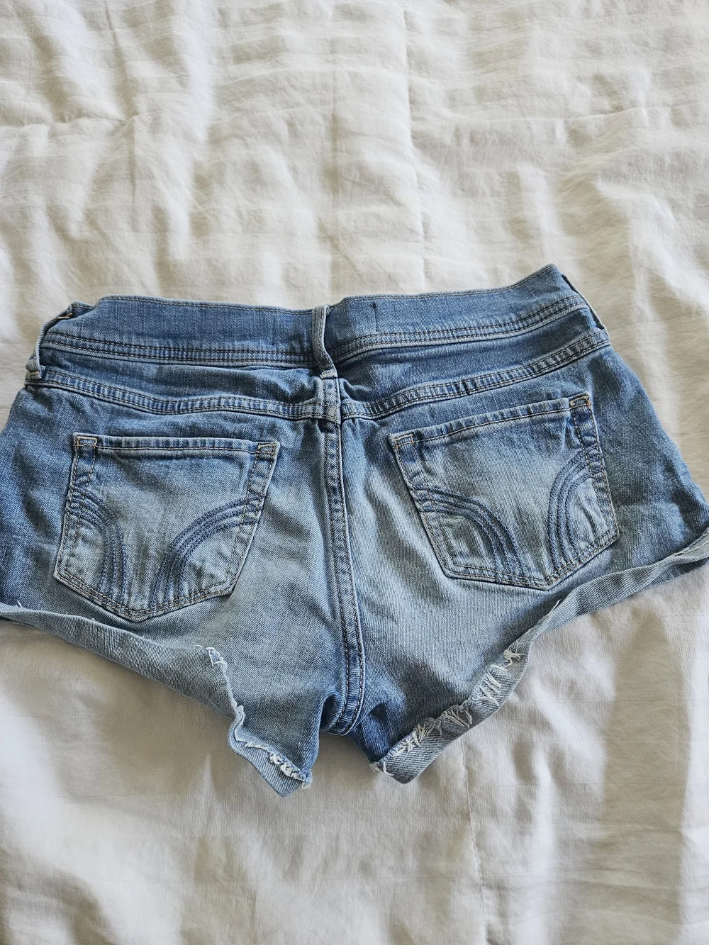 🦋Hollister Classic Tropical Flower On Denim Low-Rise Jean Short-Short Size 5 - Picture 3 of 3